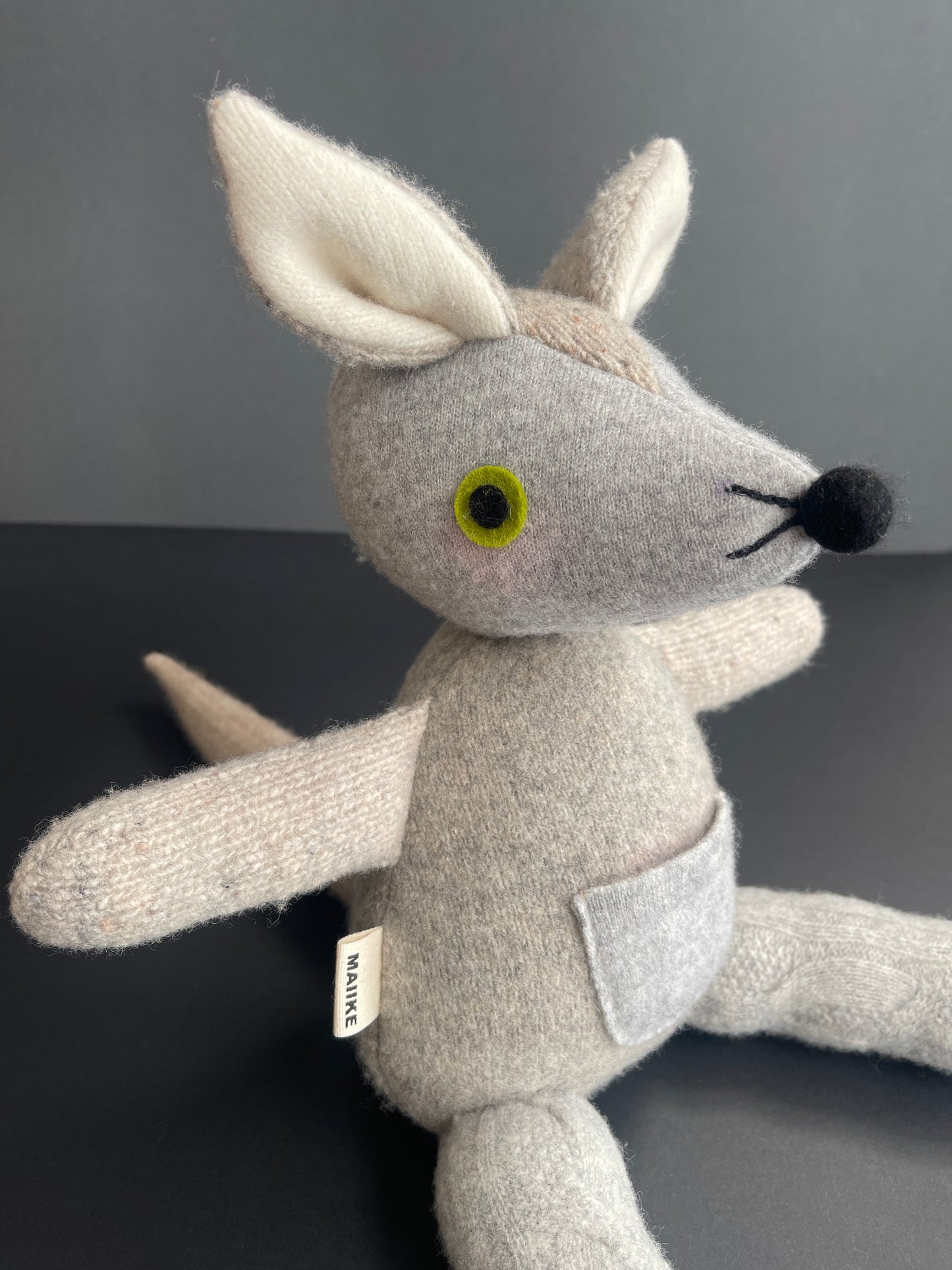 Kangaroo - soft grey