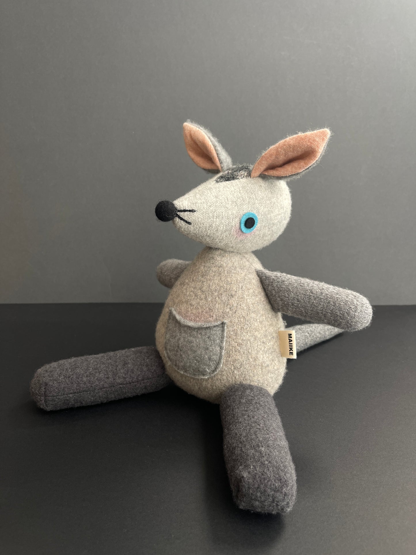 Kangaroo - dark legs