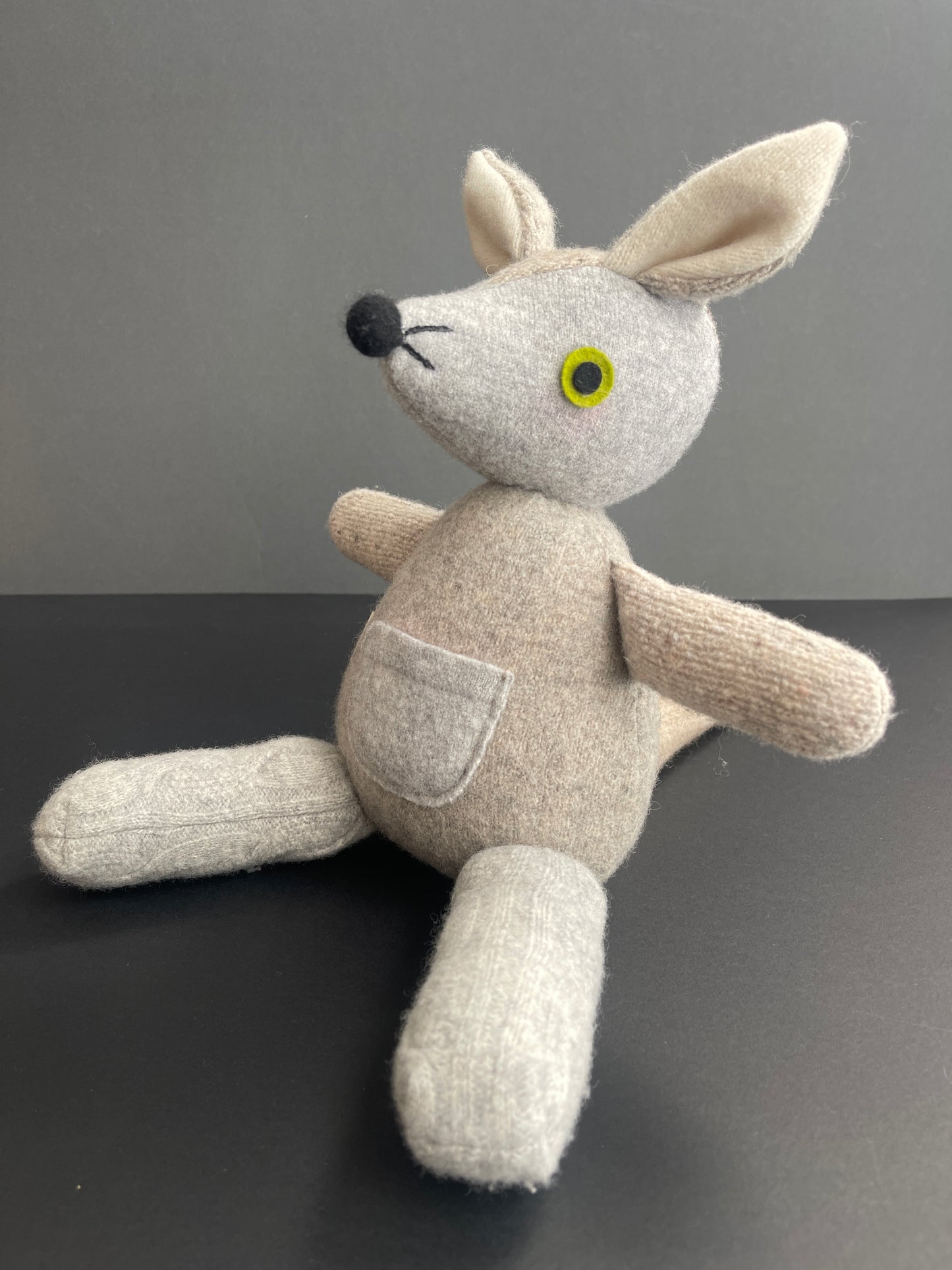 Kangaroo - soft grey