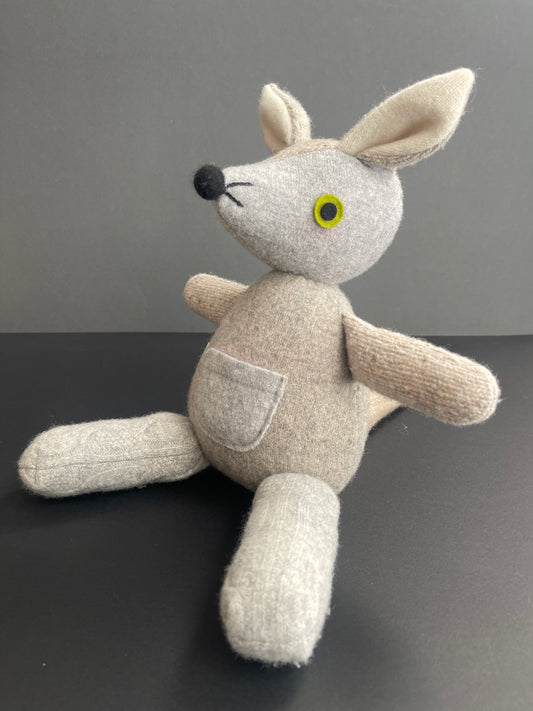 Kangaroo - soft grey